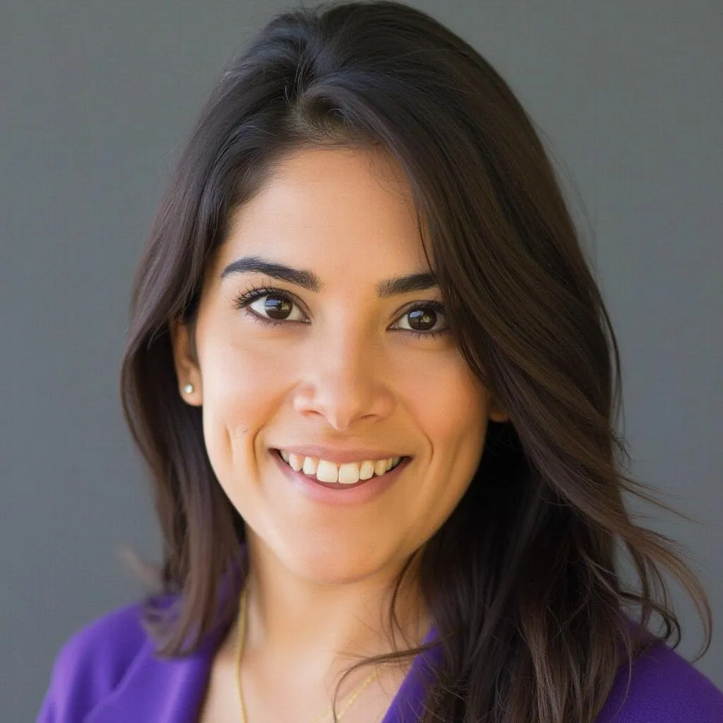 Sofía Reyes, Especialista en Comunicación